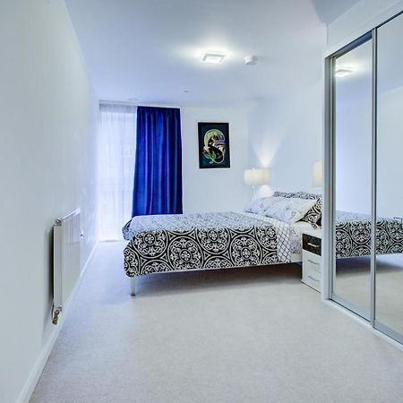 Апартаменты Luxury 2 Bed Flat In A New Block In East Acton Лондон Экстерьер фото