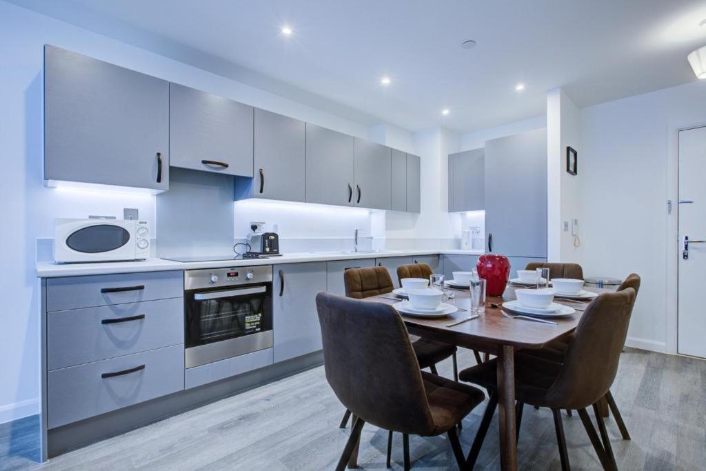 Апартаменты Luxury 2 Bed Flat In A New Block In East Acton Лондон Экстерьер фото