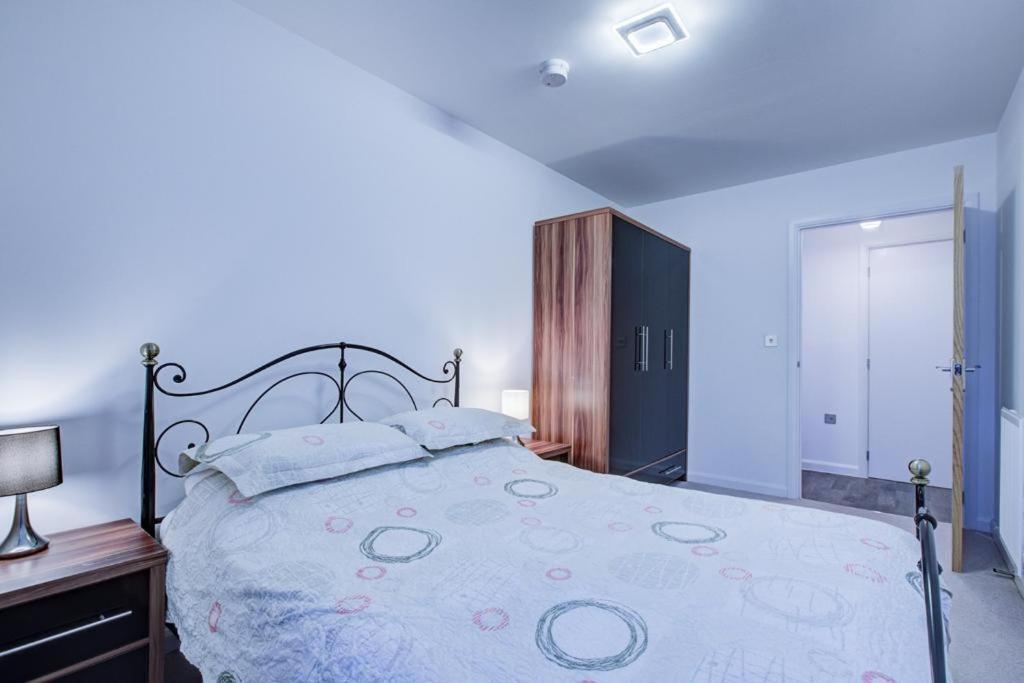 Апартаменты Luxury 2 Bed Flat In A New Block In East Acton Лондон Экстерьер фото