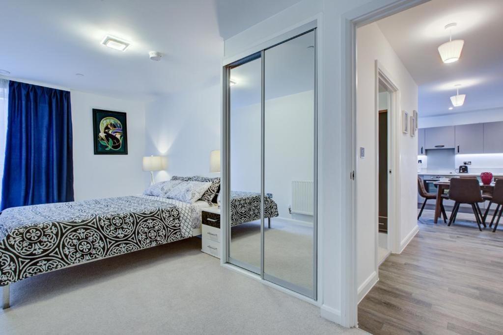 Апартаменты Luxury 2 Bed Flat In A New Block In East Acton Лондон Экстерьер фото
