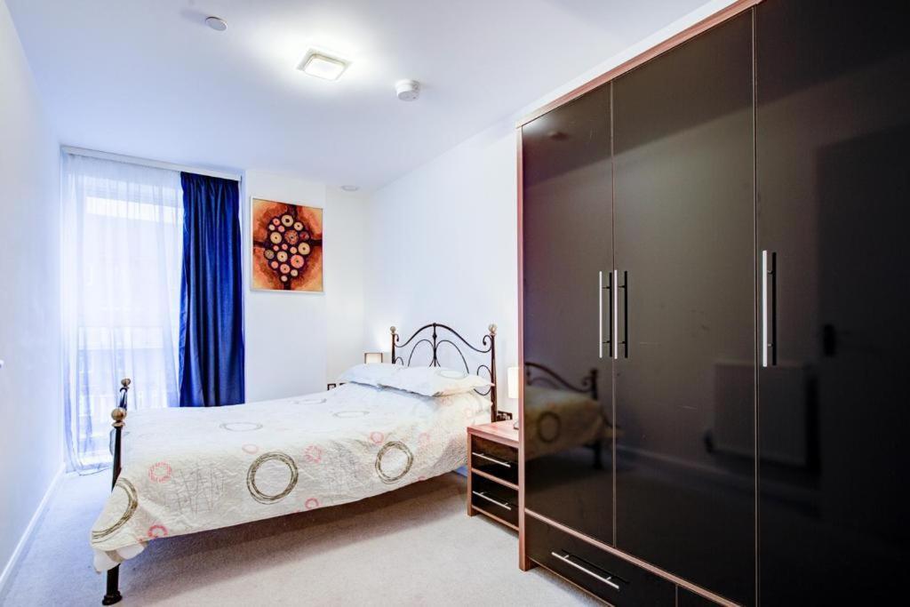 Апартаменты Luxury 2 Bed Flat In A New Block In East Acton Лондон Экстерьер фото