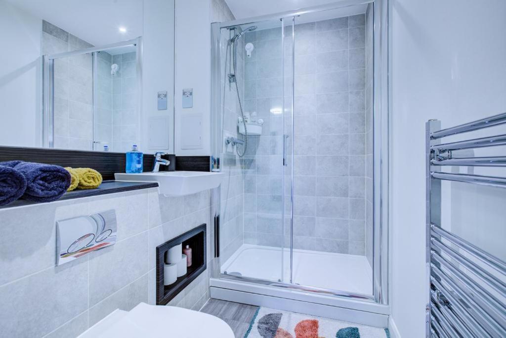 Апартаменты Luxury 2 Bed Flat In A New Block In East Acton Лондон Экстерьер фото