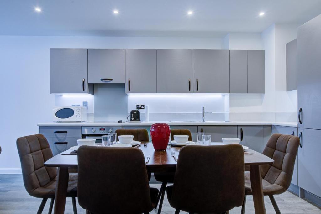 Апартаменты Luxury 2 Bed Flat In A New Block In East Acton Лондон Экстерьер фото